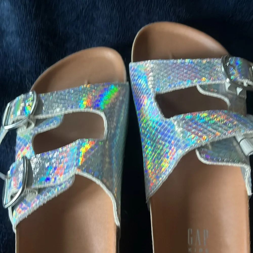 Gap sandals